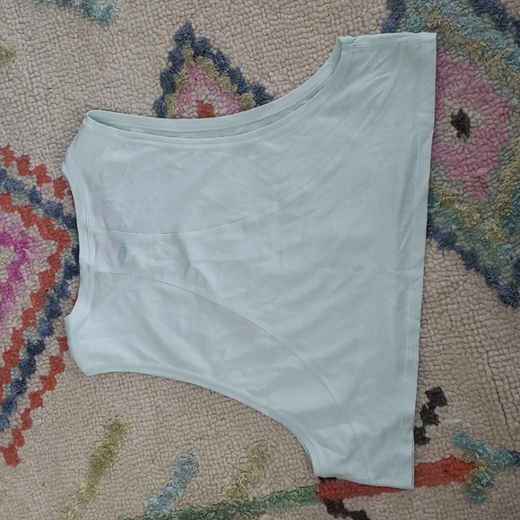 Lululemon size 4 Muscle Love cropped top - Picture 10 of 11